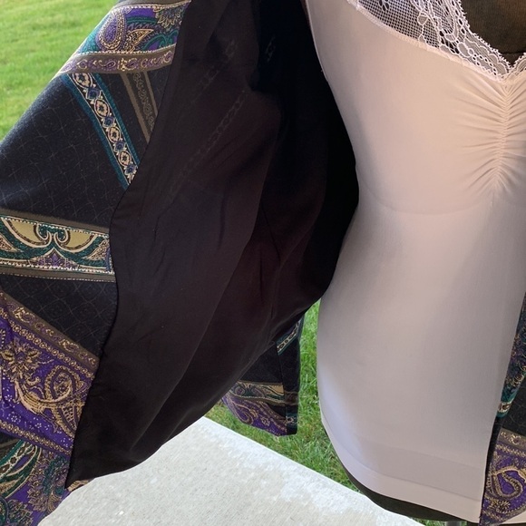 Chicos jacket size 2 fully lined zipper pockets abstract design  durable… - Picture 4 of 15